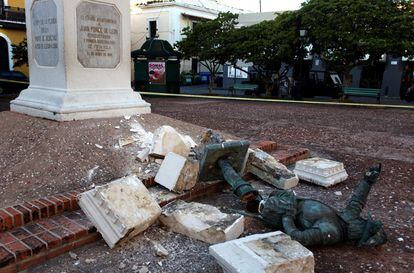 Demolished statue of Juan Ponce de León, in San José square, one of the most central in San Juan (Puerto Rico), this Monday.