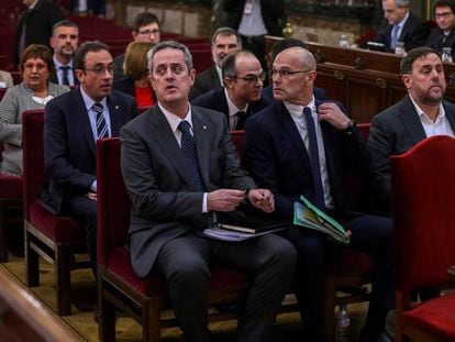 Algunos de los líderes del 'procés', en el banquillo en una sesión del juicio. 