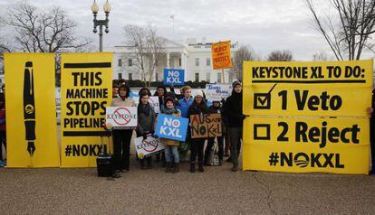 Detractores del oleoducto piden su veto ante la Casa Blanca.