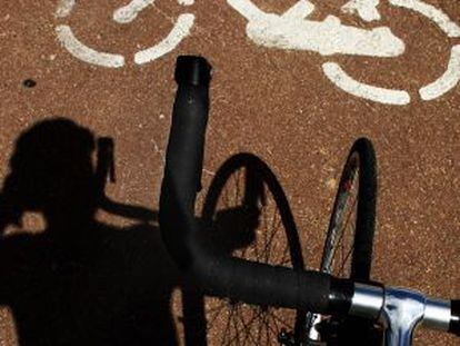 Un curso ense&ntilde;a el s&aacute;bado a circular seguro en bici.