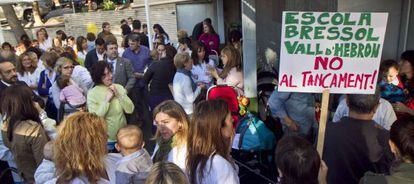 Protestas contra el cierre de la guarder&iacute;a del hospital del Vall d&acute;Hebron.