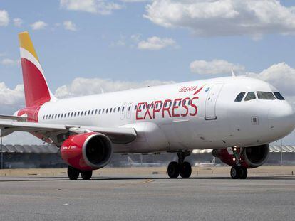 Un avi&oacute;n de Iberia Express.