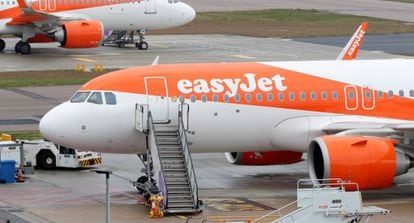 Aviones de EasyJet en el aeropuerto londinense de Lutton.