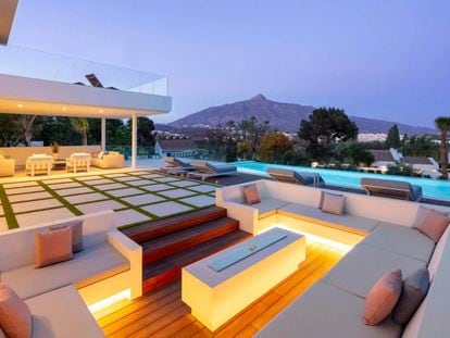 Villa Vida, en Marbella, cuesta 3.695.000 euros y Pacaso vende cada participación por 632.379 euros.