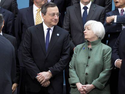 Mario Draghi (BCE) y Janet Yellen (Reserva Federal), durante una cumbre del G20 en Washington en 2014. 