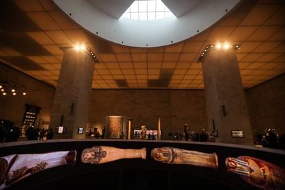 Vista general del Museo Nacional de la Civilización Egipcia (NMEC), en el distrito de Fustat (sur de El Cairo), en su apertura oficial un día después de la llegada de 22 momias de reyes y reinas del Antiguo Egipto procedentes del Museo Egipcio.