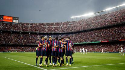 Los jugadores del Barcelona celebran uno de los goles ante el Pumas en el trofeo Joan Gamper el pasado domingo.
