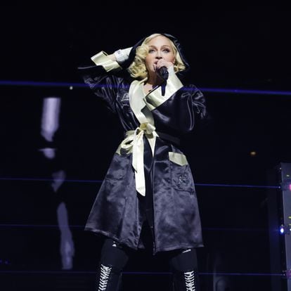 Madonna durante uno de sus conciertos de la gira 'Celebration' en Londres.