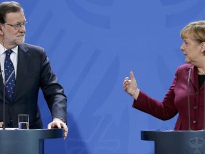 Merkel a Rajoy: "Felicidades, tienes la piel de elefante"