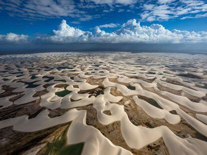 El paisaje ondulado de los Lençóis Maranhenses, en Brasil.