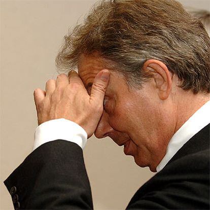 El primer ministro británico, Tony Blair, tras su conferencia de prensa de esta madrugada en Bruselas.
