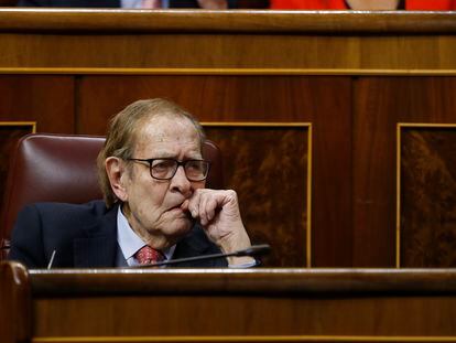 Ramón Tamames, durante la moción de censura de Vox contra el presidente del Gobierno, Pedro Sánchez.