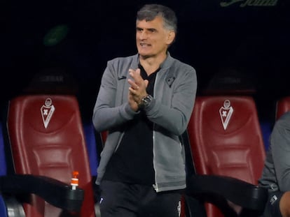 José Luis Mendilibar, durante la temporada pasada en el banquillo del Eibar.