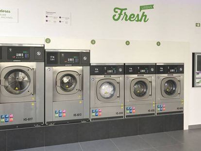En sus 24 metros cuadrados, las Fresh Box cuentan con tres lavadoras de 8 kg, otras dos de 17 kg y tres secadoras de 17 kg.