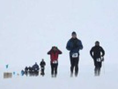 Científicos de todo el mundo compiten en una peculiar carrera por completar 42 kilómetros y 195 metros en plena Antártida