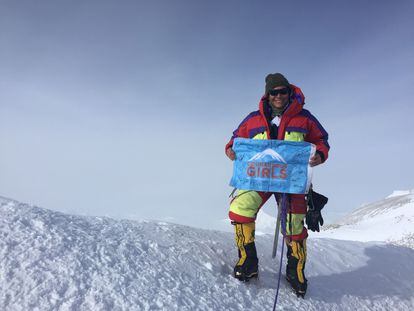 La peruana Silvia Vásquez-Lavado durante su ascenso al Macizo Vinson, en la Antártida, una de las siete cimas más altas de cada continente.
