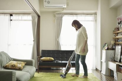 Los aspiradores de escoba son una opción cada vez más popular para la limpieza del hogar.