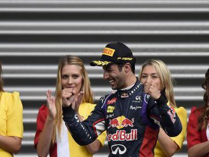 Ricciardo celebra su victoria en Spa.