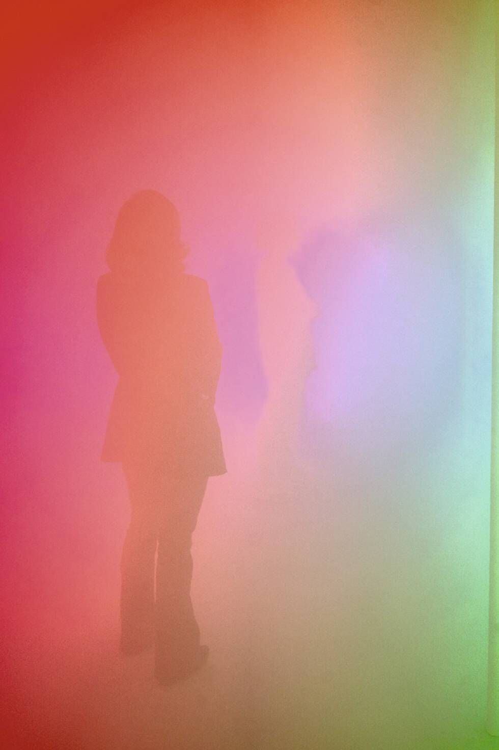 'Your Atmospheric Colour Atlas', 2009, una sala multicolor con niebla.