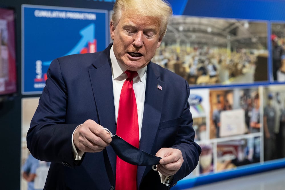 Trump rechaza llevar la mascarilla ante las cámaras: “No quiero dar a la prensa el placer de verlo”