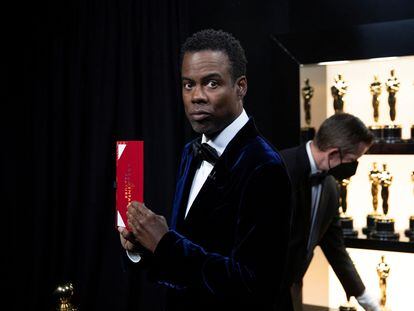 El comediante Chris Rock, minutos antes de salir al escenario para entregar el Oscar a mejor documental.