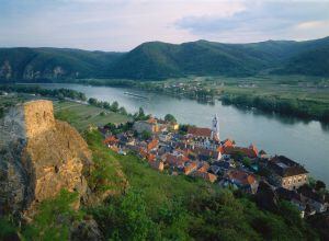 El Danubio a su paso por la localidad austriaca de Durnstein, en el valle de Wachau.