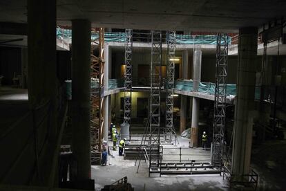 Obra en el interior del hotel Four Seasons.