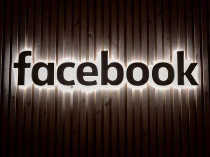 Facebook comienza a actualizarse para introducir el modo oscuro en iOS