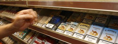 Cajetillas francesas de tabaco antes de que se cambiase su dise&ntilde;o por ley.