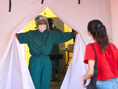 La Generalitat de Catalunya comenzó este jueves en Terrassa (Barcelona), un cribado masivo para detectar casos de coronavirus.