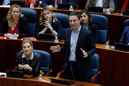 El portavoz del PSOE en la Asamblea de Madrid, Juan Lobato, este jueves. 