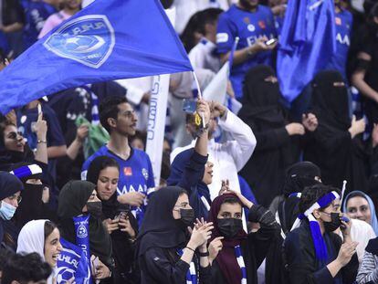 Aficionadas del Al Hilal, en el estadio saudí Rey Fahd el 9 de noviembre.