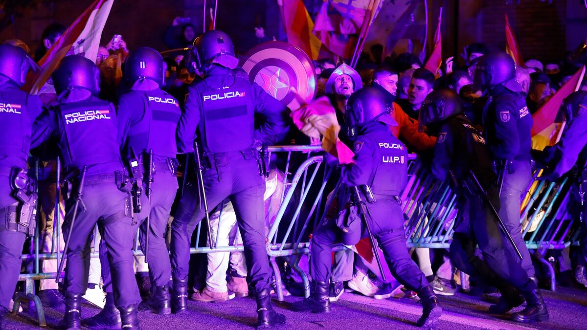 Protestas en la sede del PSOE contra la ley de amnistía