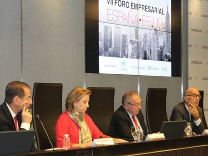 La secretaria de estado de Comercio, Marisa Poncela, y el presidente de la C&aacute;mara de Comercio, Jos&eacute; Luis Bonet (centro), en el VII Foro empresarial de Espa&ntilde;a y EE UU.