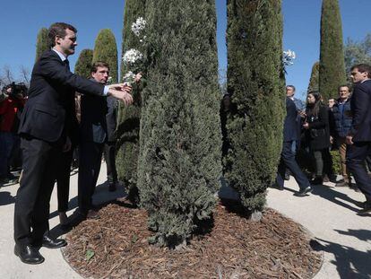 Pablo Casado, durante el homenaje a las victimas del 11-M en el parque del Retiro, en Madrid. 