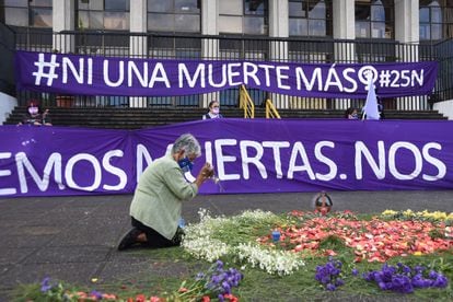 A woman prepares a Mayan altar in memory of the victims of femicides in front of the Supreme Court in Guatemala City this November 25.