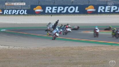Momento del accidente de Hugo Millán en el circuito de MotorLand Aragón.