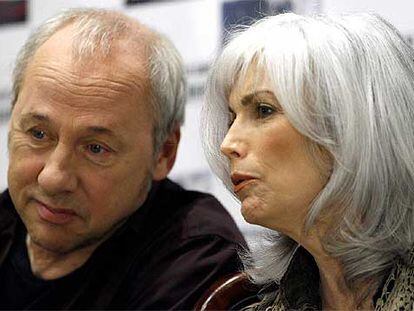 Mark Knopfler y Emmylou Harris, ayer en Madrid.