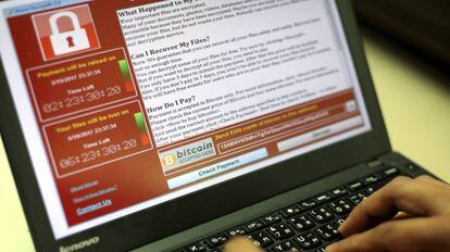 Captura de pantalla en la que se pide un rescate en bitcoins a una empresa.