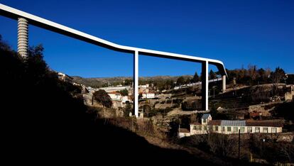 El puente de Carpinteira en Covilhã, obra del arquitecto João Luís Carrilho da Graça y los ingenieros António Adão da Fonseca y Carlos Quinaz.