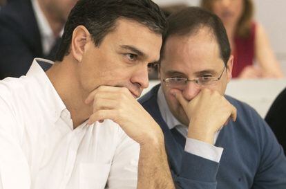 Pedro Sánchez y César Luena durante el Comité Federal del PSOE.