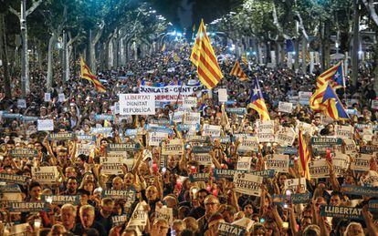 Manifestación en Barcelona contra el arresto de los dos líderes separatistas catalanes, Jordi Sánchez y Jordi Cuixart, el pasado 17 de octubre.