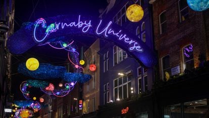 Luces navideñas en Carnaby Street, en Londres.