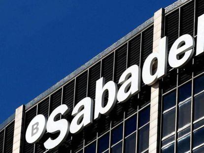 S&P mejora el rating a largo plazo del Sabadell a BBB con perspectiva estable