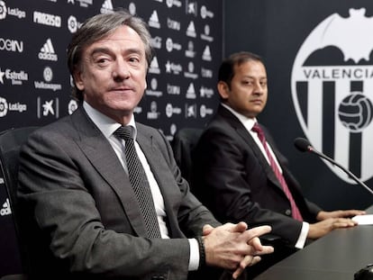García Pitarch con el directivo Anil Murthy.