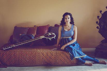 La sitarista Anoushka Shankar ha juntado el flamenco y la música india en su disco <i>Traveller.</i>