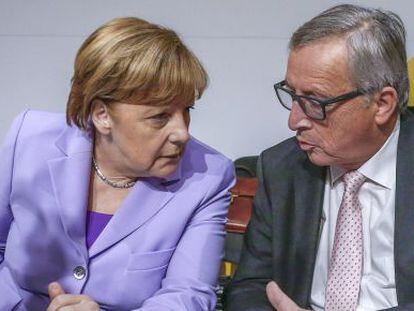 La canciller alemana Angela Merkel y el presidente de la Comisi&oacute;n Europea Jean-Claude Juncker. 