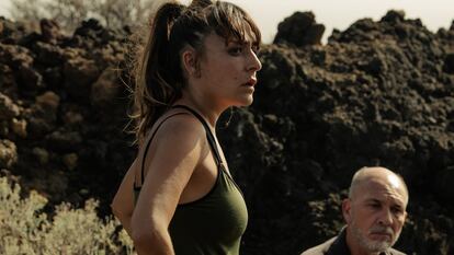 Candela Peña y Darío Grandinetti, en el último capítulo de 'Hierro'.