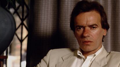 Martin Amis Publishes 'Time'S Arrow'  (Photo by Sophie Bassouls/Sygma via Getty Images)
