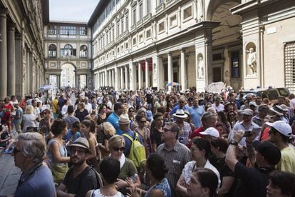Colas ante la galería de los Uffizi, en Florencia, el 29 de junio de 2016.